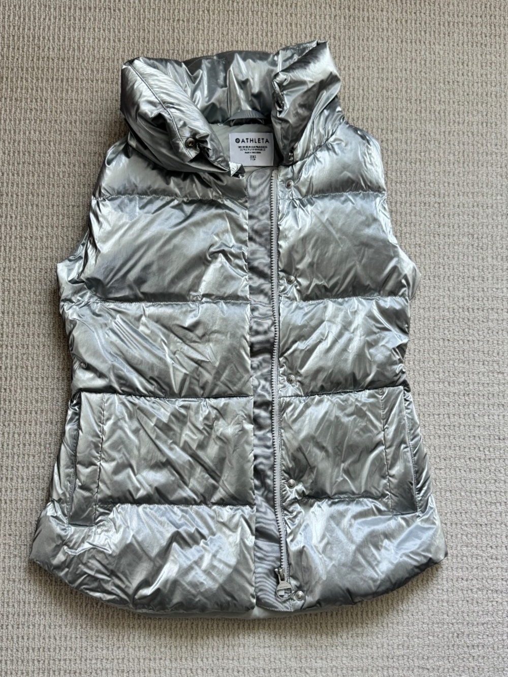 Athleta Metallic Silver Puffer Vest – XXS